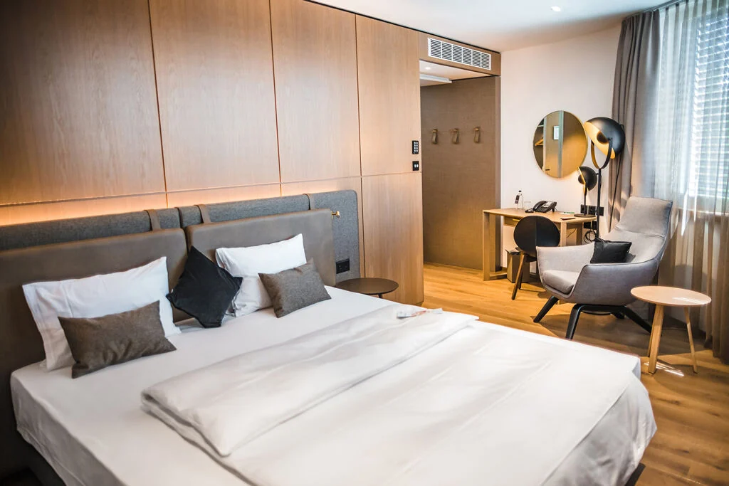 Comfort room with a generous sense of space