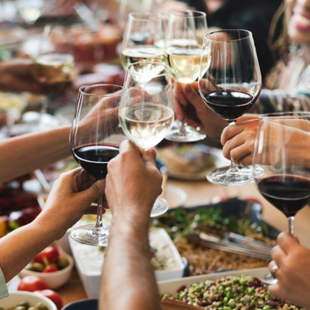 Beginnen Sie das neue Jahr entspannt und kulinarisch verwöhnt: Beim Neujahresbrunch im Hotel Meilenstein erwartet Sie ein reichhaltiges Buffet, gemütliche Atmosphäre und ein Glas Prosecco